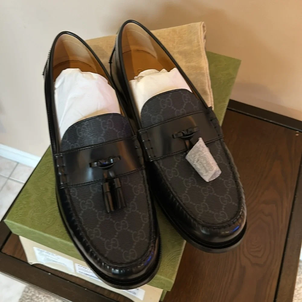Gucci Logo Leather Loafers